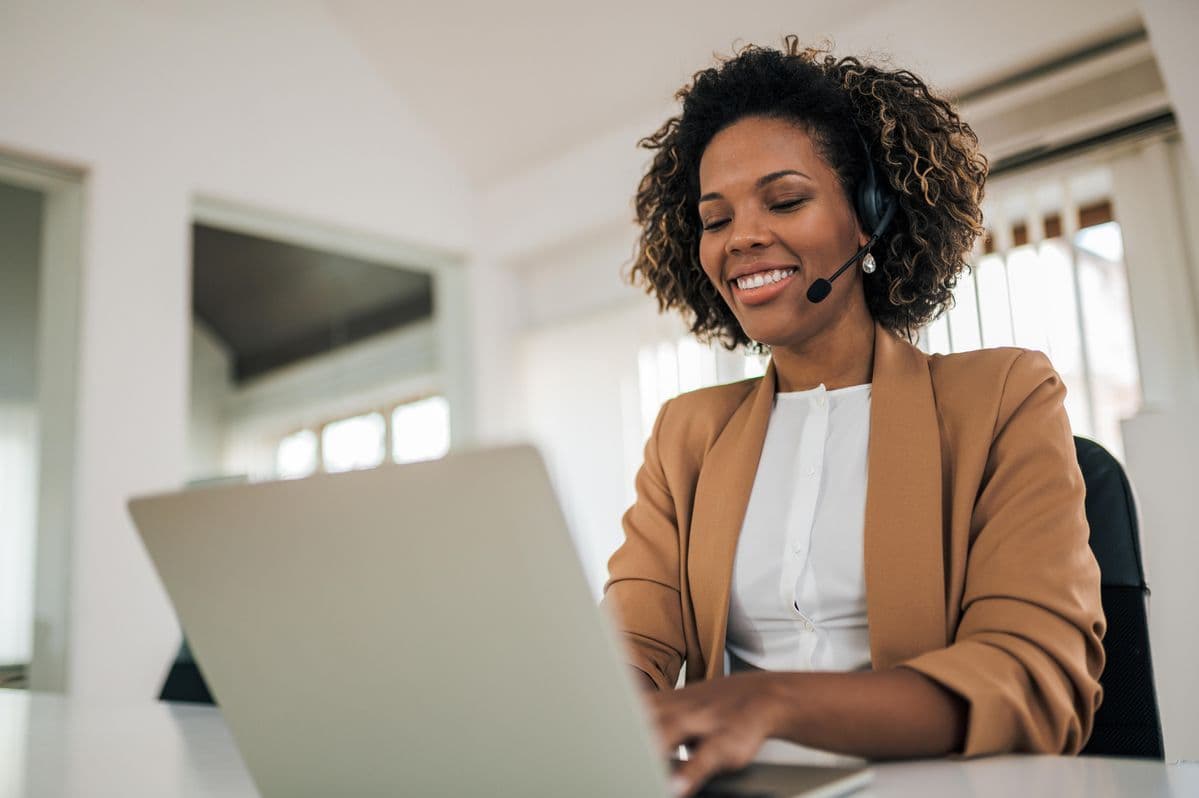 WiSabi call centre agent assisting a caller